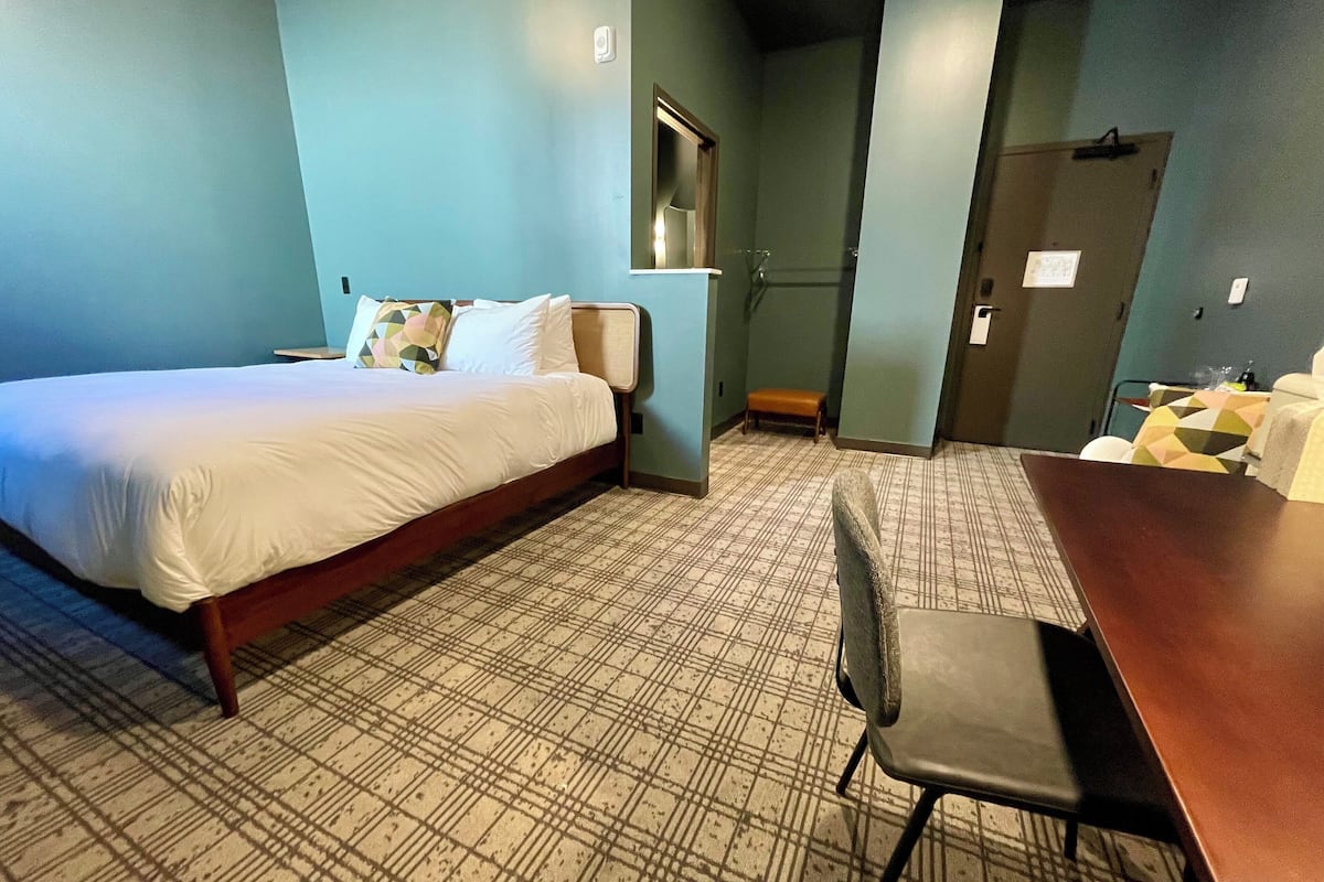 Peralatan tempat tidur premium, Wi-fi percuma, cadar katil