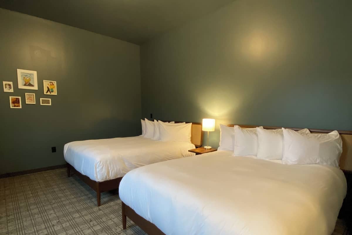 Room, 2 Katil Ratu (Queen) | Peralatan tempat tidur premium, Wi-fi percuma, cadar katil