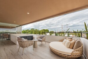 Premium bedding, Select Comfort beds, desk, laptop workspace - Holiday Inn Tulum by IHG (Tulum)