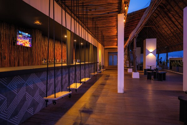 Bar (on property) - Holiday Inn Tulum by IHG (Tulum)