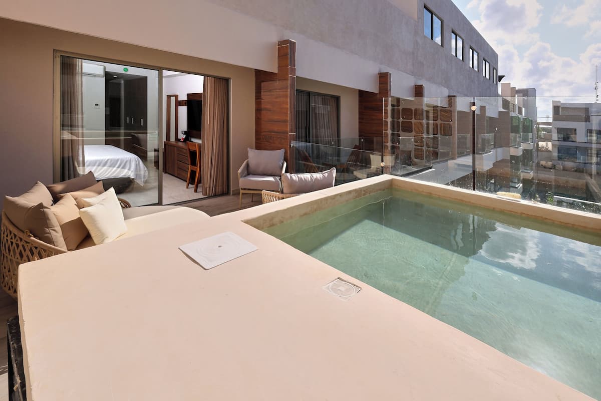 Suite, 1 King Bed (Outdoor Private Pool) | Premium bedding, Select Comfort beds, desk, laptop workspace