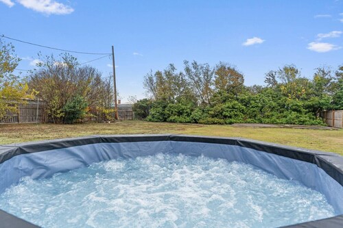 Taylor Rodeo, Jacuzzi, Spacious Yard, Games, 5.6 miles 9 minutes drive time to Samsung Austin Semiconductor
