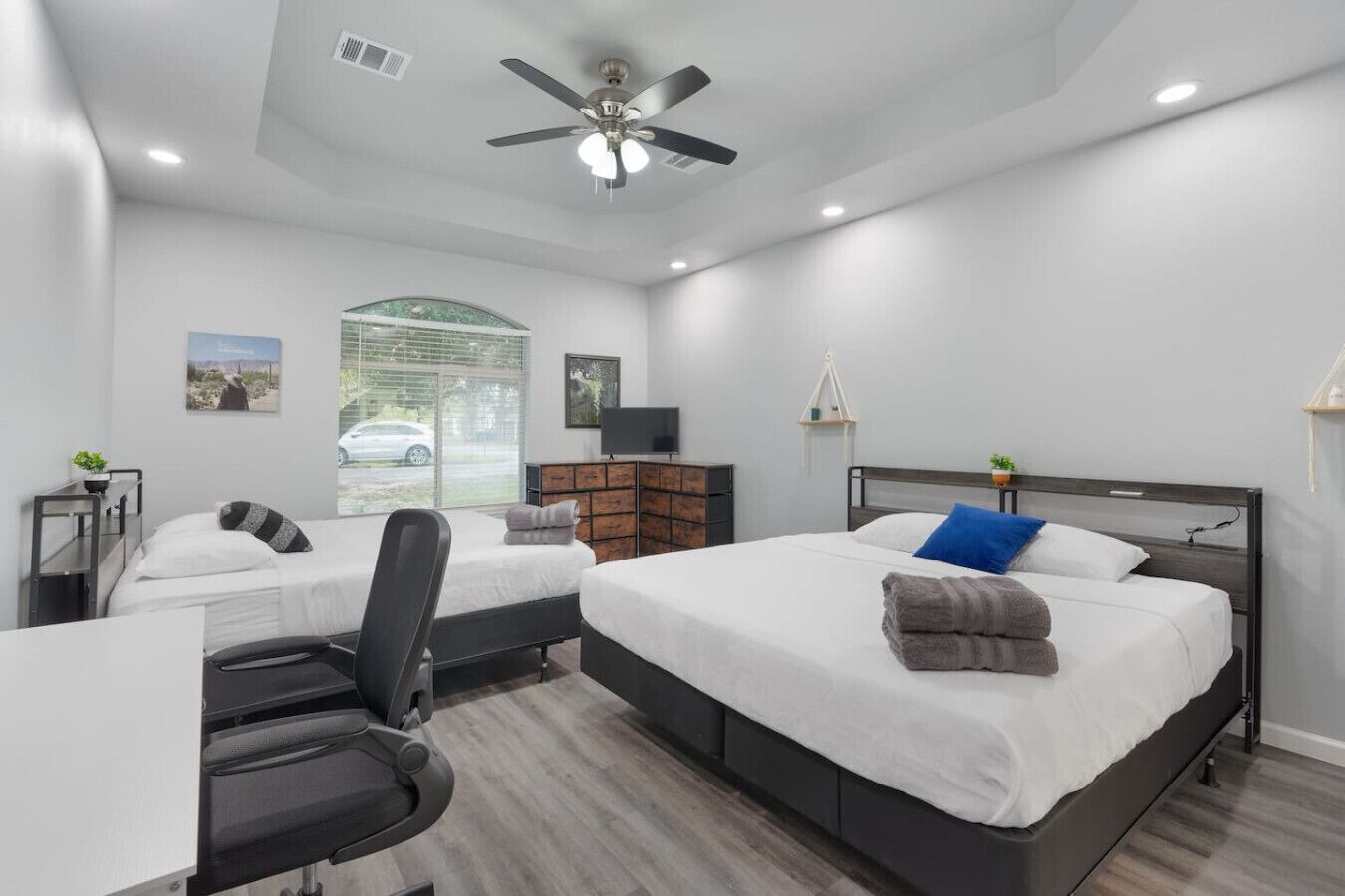 4 bedrooms, desk, iron/ironing board, travel crib