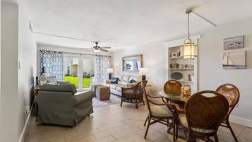 Condo, quang cảnh bãi biển | 2 phòng ngủ, truy cập Internet không dây miễn phí