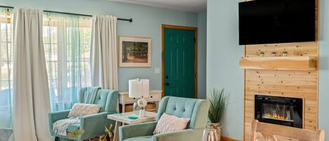 Smart TV, chimenea, videojuegos