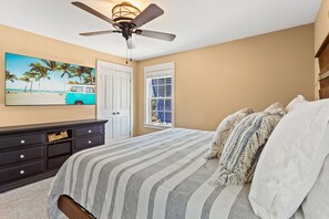 4 bedrooms, free WiFi, bed sheets - 5178 Sea-Cryst * 3 Min Walk to Beach (Kill Devil Hills)