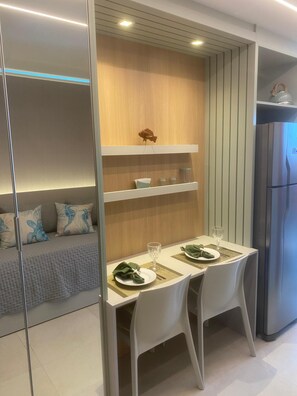 Apartamento de diseño | Zona de estar | Una televisión de pantalla plana