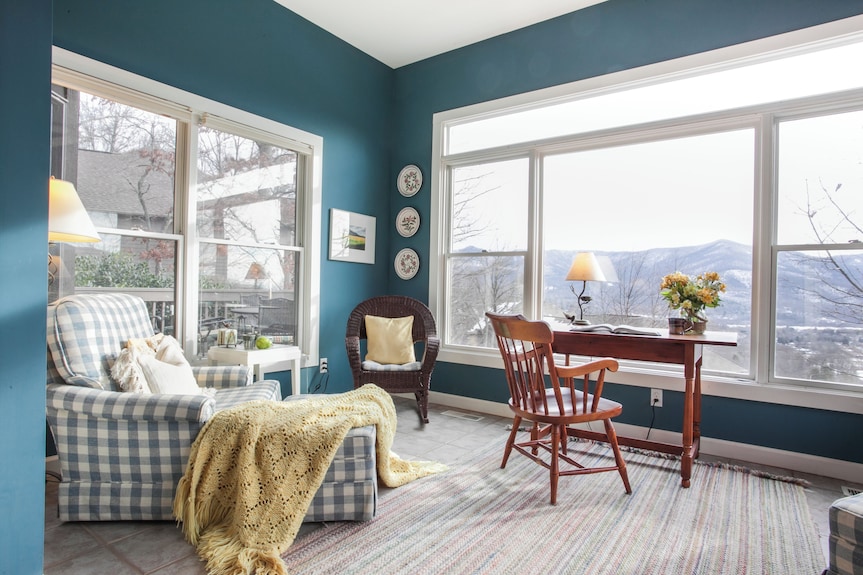 Red Plum Town Home| Mountain View & 5 Min. To Town! - Black Mountain, NC