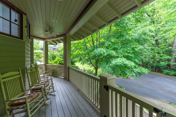 Terrace/patio - Big Sigh | Cheshire Village Townhome 5 Min. to Town! (Black Mountain)
