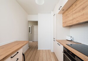 Frigorífic, microones, forn i placa de cuina 