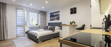 Iron/ironing board, travel cot, WiFi, bed sheets