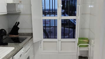 Micro-ondes, four, plaque de cuisson, lave-vaisselle