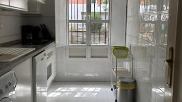 Micro-ondes, four, plaque de cuisson, lave-vaisselle