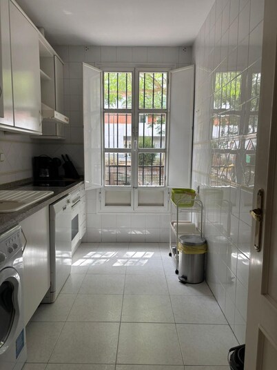 Centrico Y Amplio Apartamento CON Todas LAS Comodidades ¡sevilla A TUS Pies!