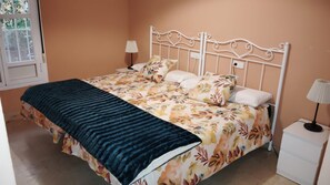 3 bedrooms, WiFi, bed sheets, wheelchair access