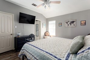 3 bedrooms, iron/ironing board, WiFi, bed sheets