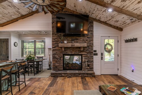 Up the Creek - single level modern farmhouse