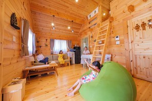 1 bedroom, blackout curtains, soundproofing, free WiFi - UMIOTO log (Miyakojima)