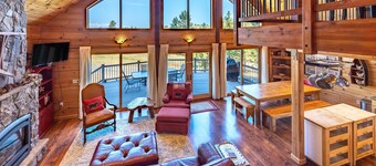 Straight From The Heart - Cozy Log Cabin at Hartland Lake Near Lyle