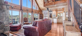 Straight From The Heart, Cozy Log Cabin at Hartland Lake Near Lyle