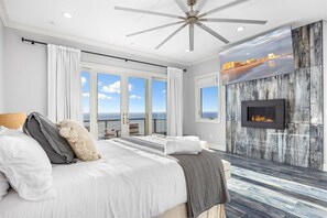 Skrivebord, strykejern/-brett, wi-fi (inkludert) og sengetøy