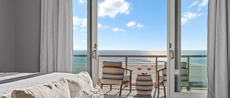 Bureau, fer et planche à repasser, Wi-Fi gratuit, draps fournis