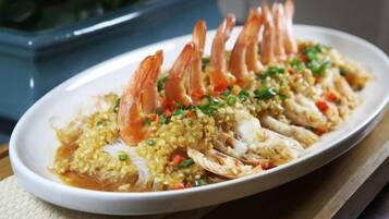 Thức ăn và đồ uống