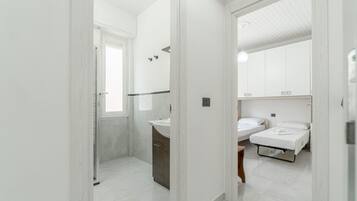 Dusche, Bidet, Handtücher