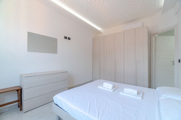 3 makuuhuonetta, silitysrauta/-lauta, Wi-Fi, vuodevaatteet