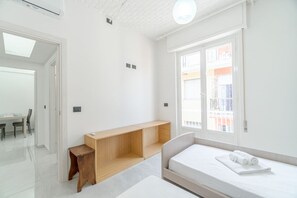 3 slaapkamers, een strijkplank/strijkijzer, wifi, beddengoed