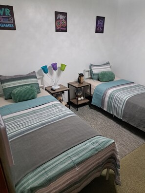 3 habitaciones, tabla de planchar con plancha y cuna de viaje 