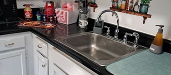 Cozy Retreat w/Popcorn Machine/Firepit/BBQ/Deerfeeding/TVs In All Rooms
