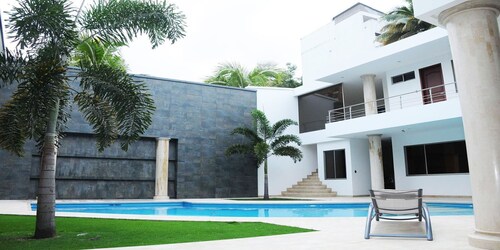 Hermosa Casa Frente a la Ribera del río Cali