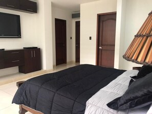 4 chambres, fer et planche à repasser, Wi-Fi, draps fournis