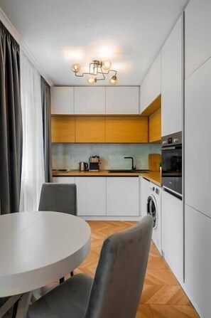 Fridge, oven, stovetop, coffee/tea maker - Lozenets apartment (Sofia)