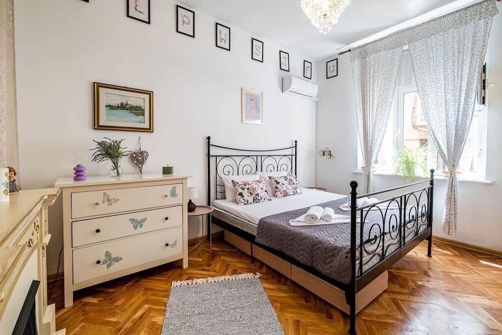 2 bedrooms, iron/ironing board, travel crib, WiFi