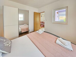 2 slaapkamers, een strijkplank/strijkijzer, wifi