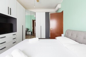 2 bedrooms, iron/ironing board, WiFi, bed sheets