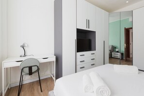 2 bedrooms, desk, iron/ironing board, WiFi