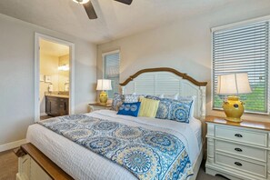 6 chambres, bureau, fer et planche à repasser, lit de bébé portatif