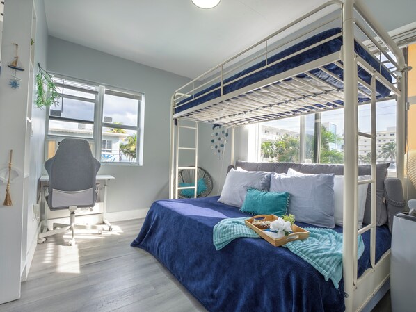 2 habitaciones, tabla de planchar con plancha, wifi y ropa de cama 