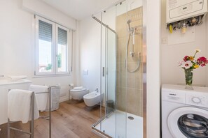 Dusche, Bidet