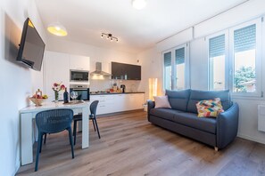 Living area - Chic Parma Little Flat Near City Center (Parma)