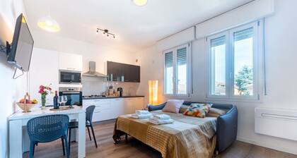 Chic Parma Little Flat Near City Center