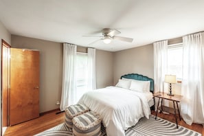 3 bedrooms, desk, free WiFi, bed sheets - Spacious home in quiet neighborhood - half mile from Historic Gallatin Square (Gallatin)