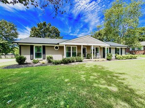 Exterior - Spacious home in quiet neighborhood - half mile from Historic Gallatin Square (Gallatin)