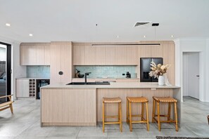 Private kitchen - Beach Side Bliss Mermaid Beach 3BR - Heated Pool (Mermaid Beach)