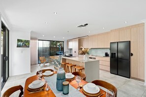 Private kitchen - Beach Side Bliss Mermaid Beach 3BR - Heated Pool (Mermaid Beach)