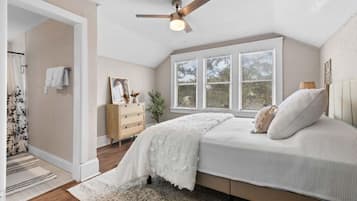 3 quartos, ferros/tábuas de passar roupa, berço de viagem