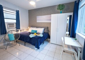 1 bedroom, iron/ironing board, WiFi, bed sheets - Beach #5 - Only a few steps to the beach with pool (Hollywood)